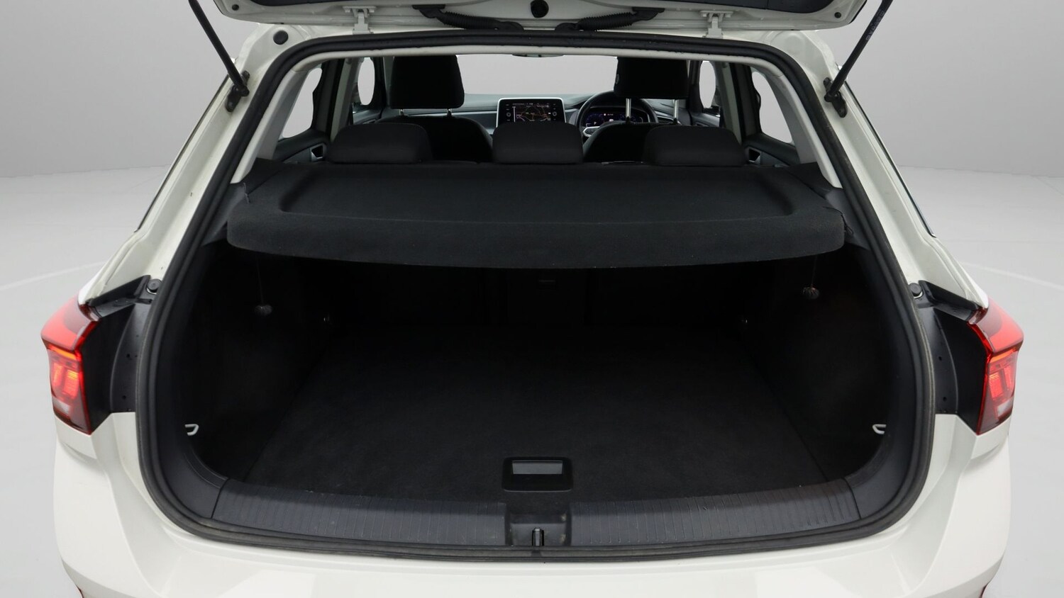 Used Volkswagen T-Roc 2023 for sale - 77461925: Photo 17