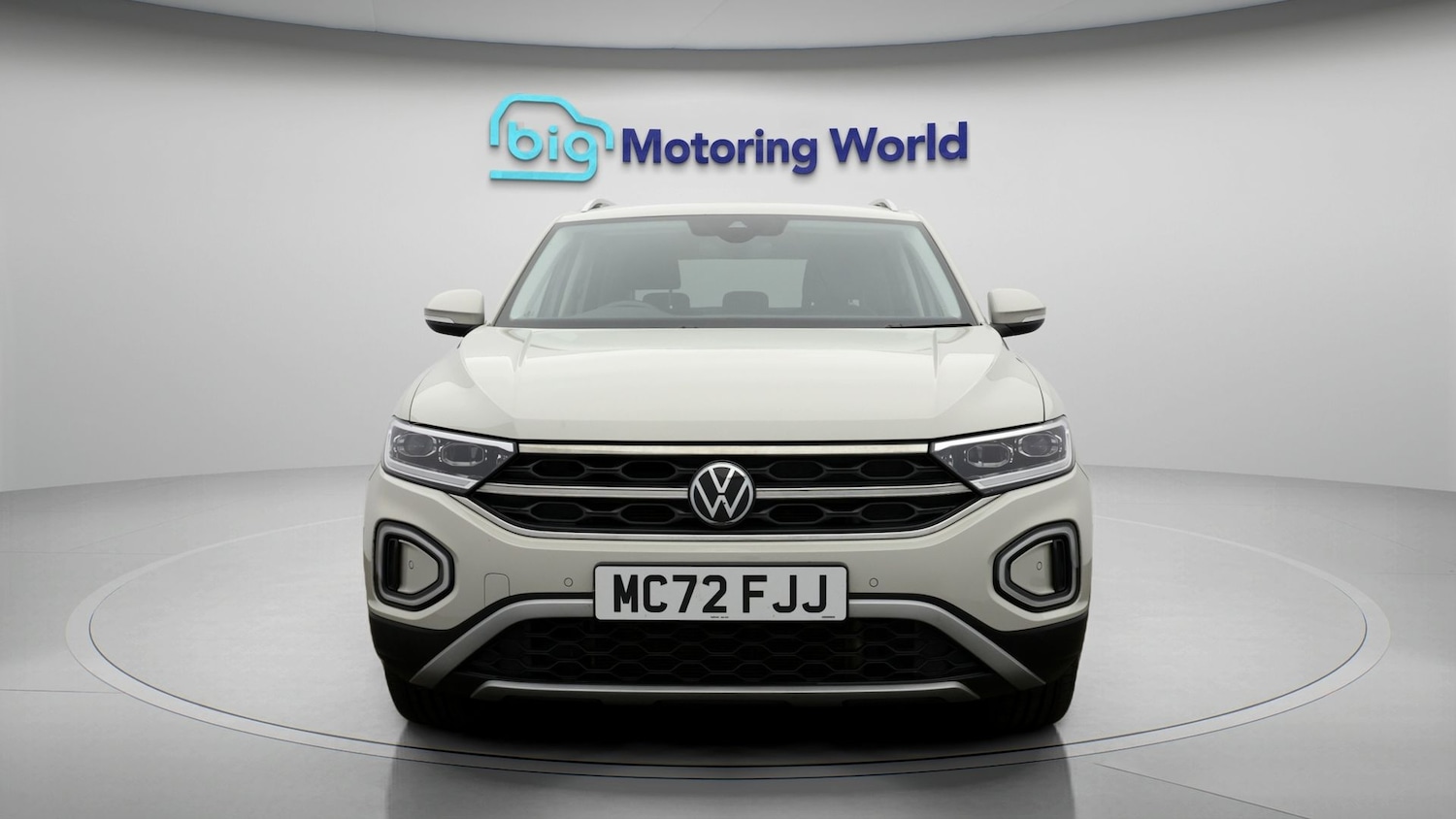 Used Volkswagen T-Roc 2023 for sale - 77461925: Photo 2