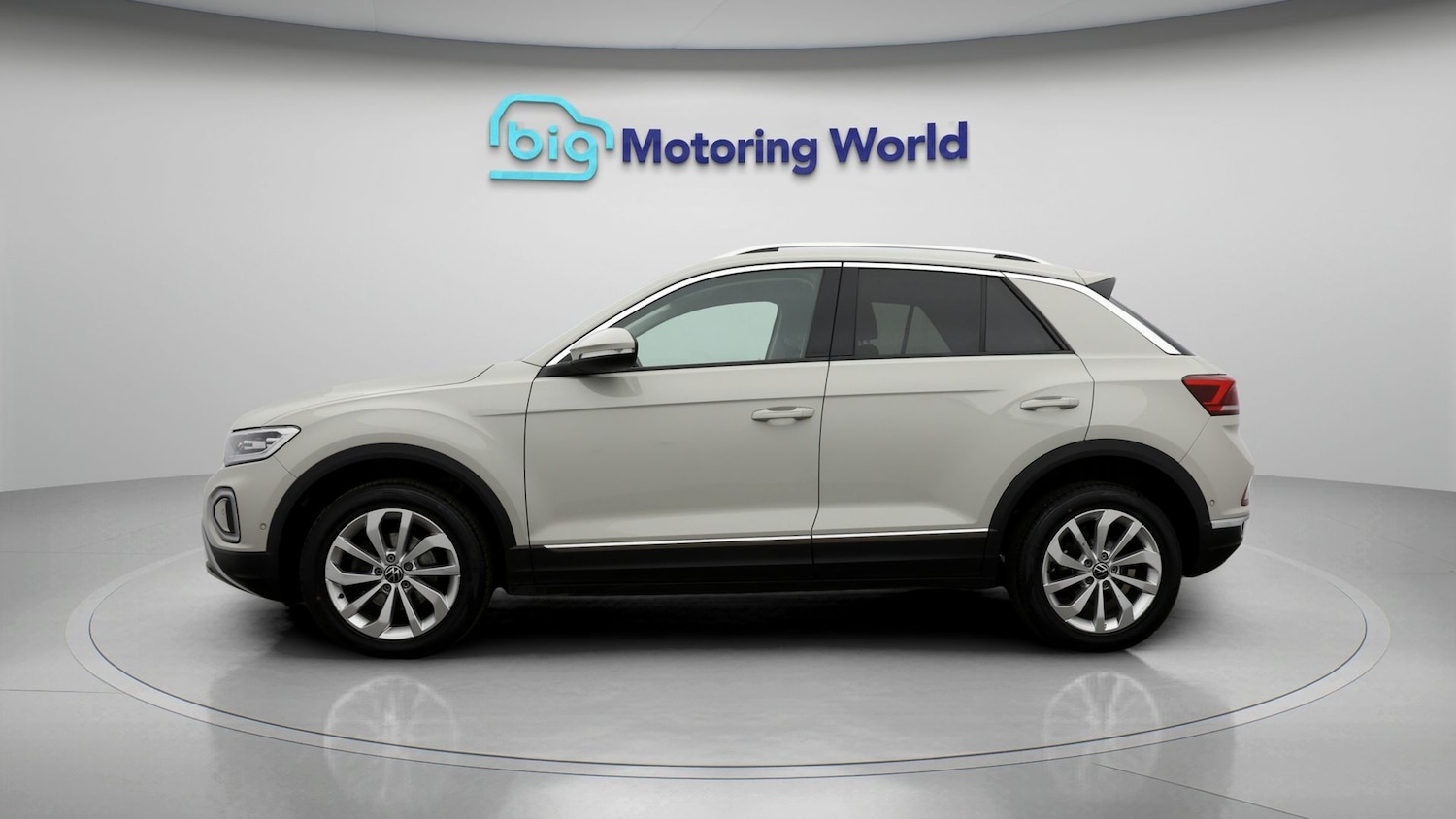 Used Volkswagen T-Roc 2023 for sale - 77461925: Photo 4