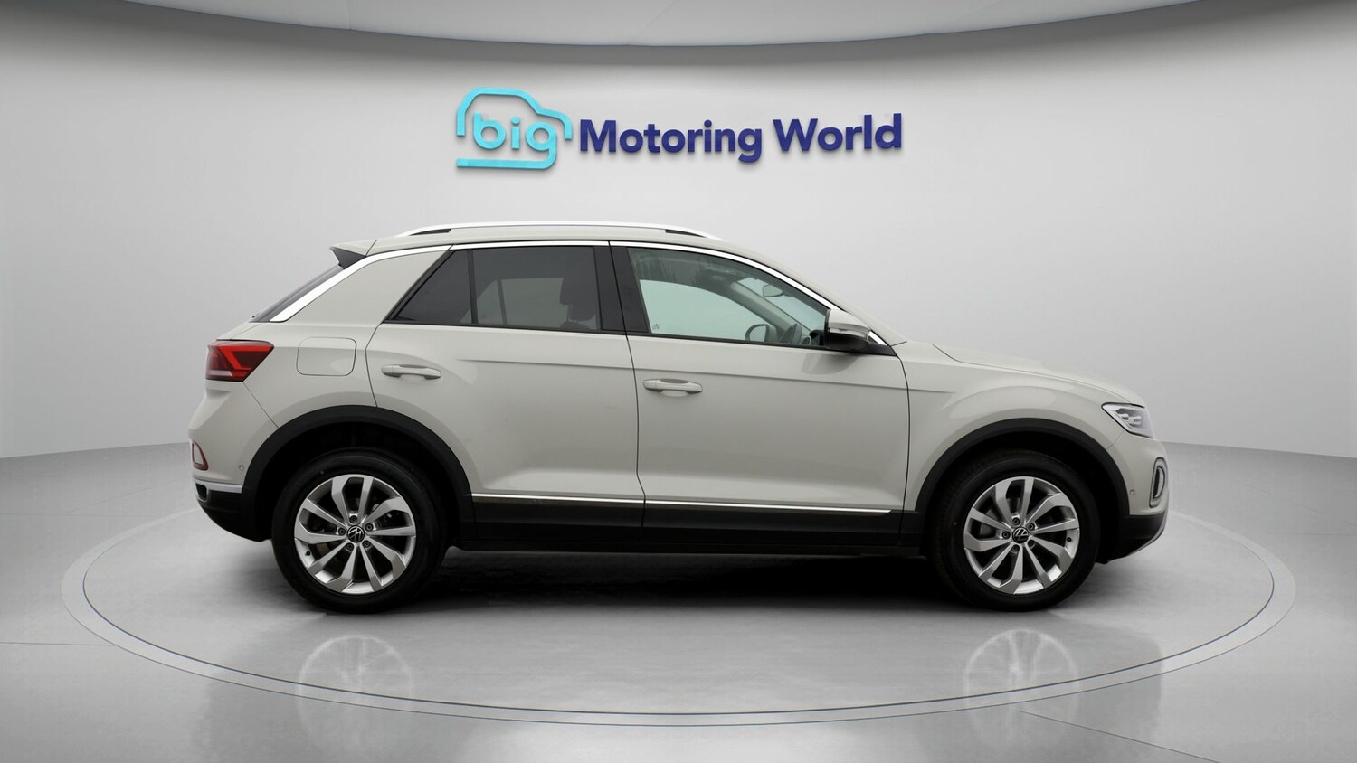 Used Volkswagen T-Roc 2023 for sale - 77461925: Photo 8