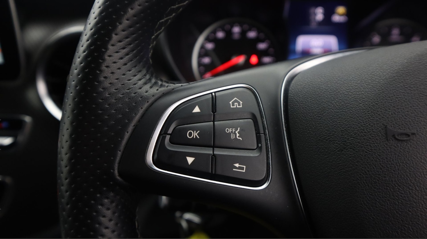 Used Mercedes-Benz V-Class 2023 for sale - 77819069: Photo 26