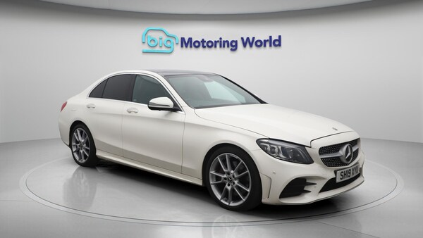 Used Mercedes-Benz C-Class 2019 for sale - 75519381: Photo 2