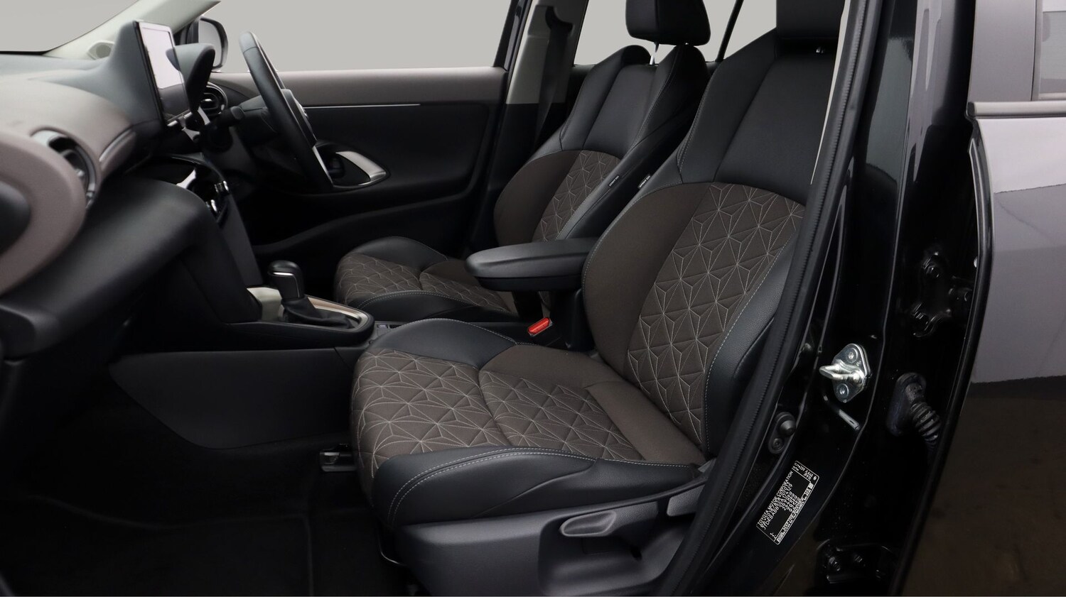 Used Toyota Yaris Cross 2023 for sale - 77906872: Photo 14