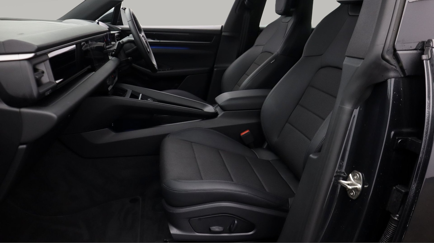 Used Porsche Macan 2025 for sale - 77216394: Photo 14