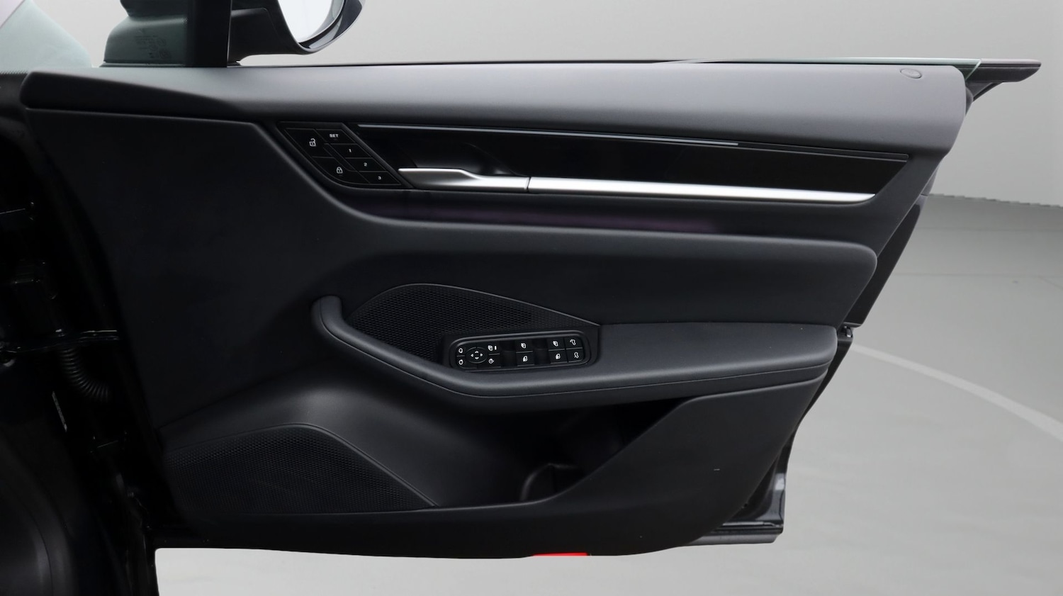 Used Porsche Macan 2025 for sale - 77216394: Photo 15