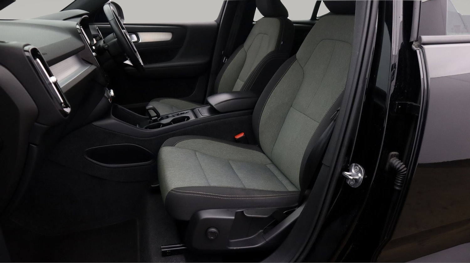 Used Volvo XC40 2022 for sale - 77915522: Photo 14