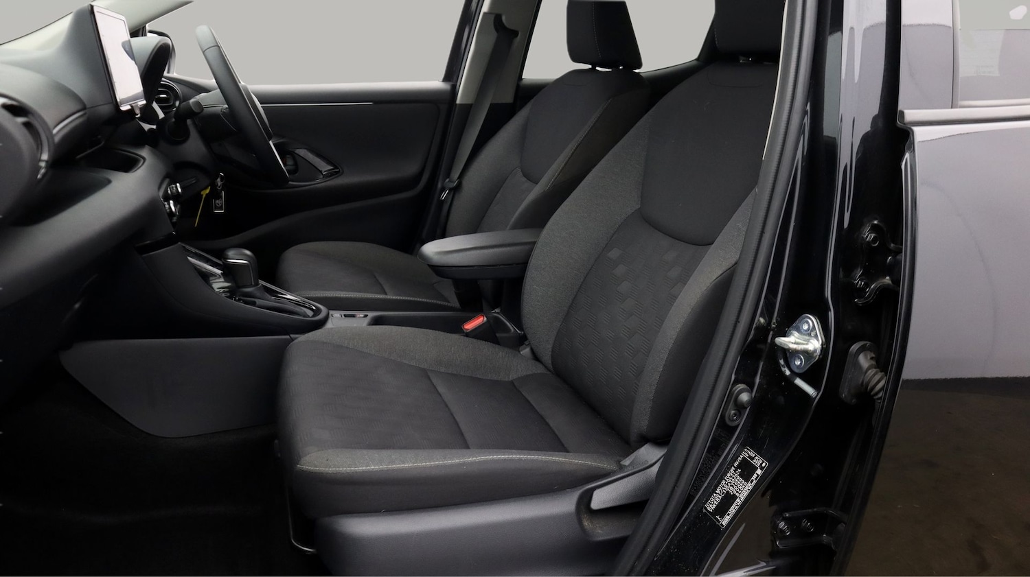 Used Toyota Yaris 2024 for sale - 77641857: Photo 14