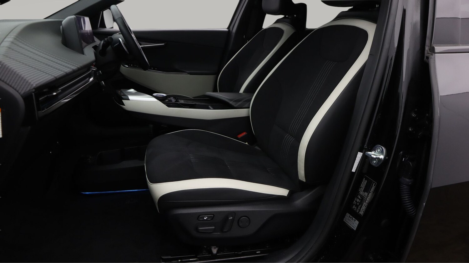 Used Kia EV6 2023 for sale - 77454286: Photo 14