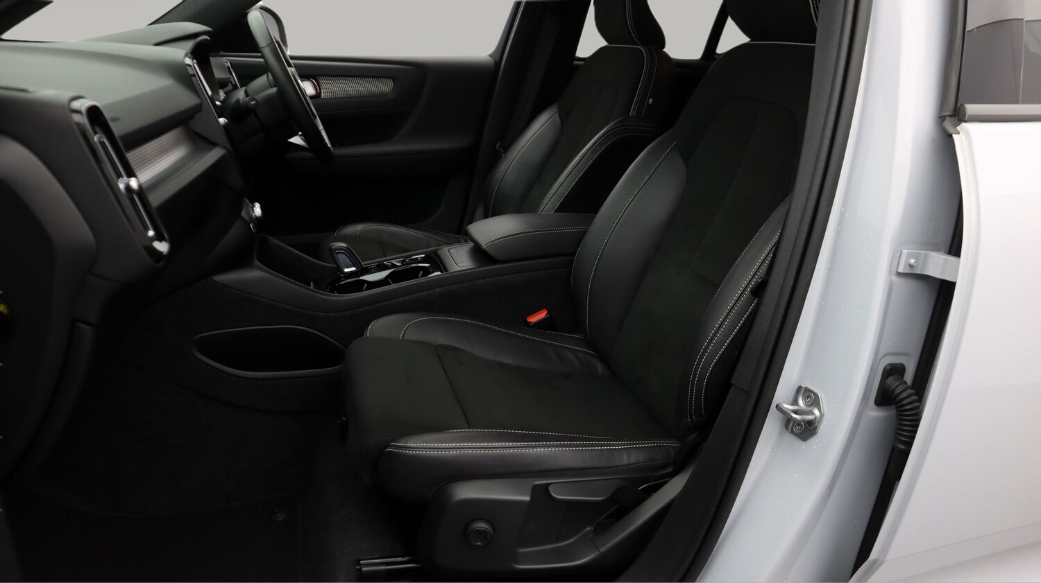 Used Volvo XC40 2021 for sale - 77502480: Photo 14