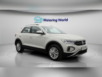 Used Volkswagen T-Roc 2023 for sale - 75915103: Photo