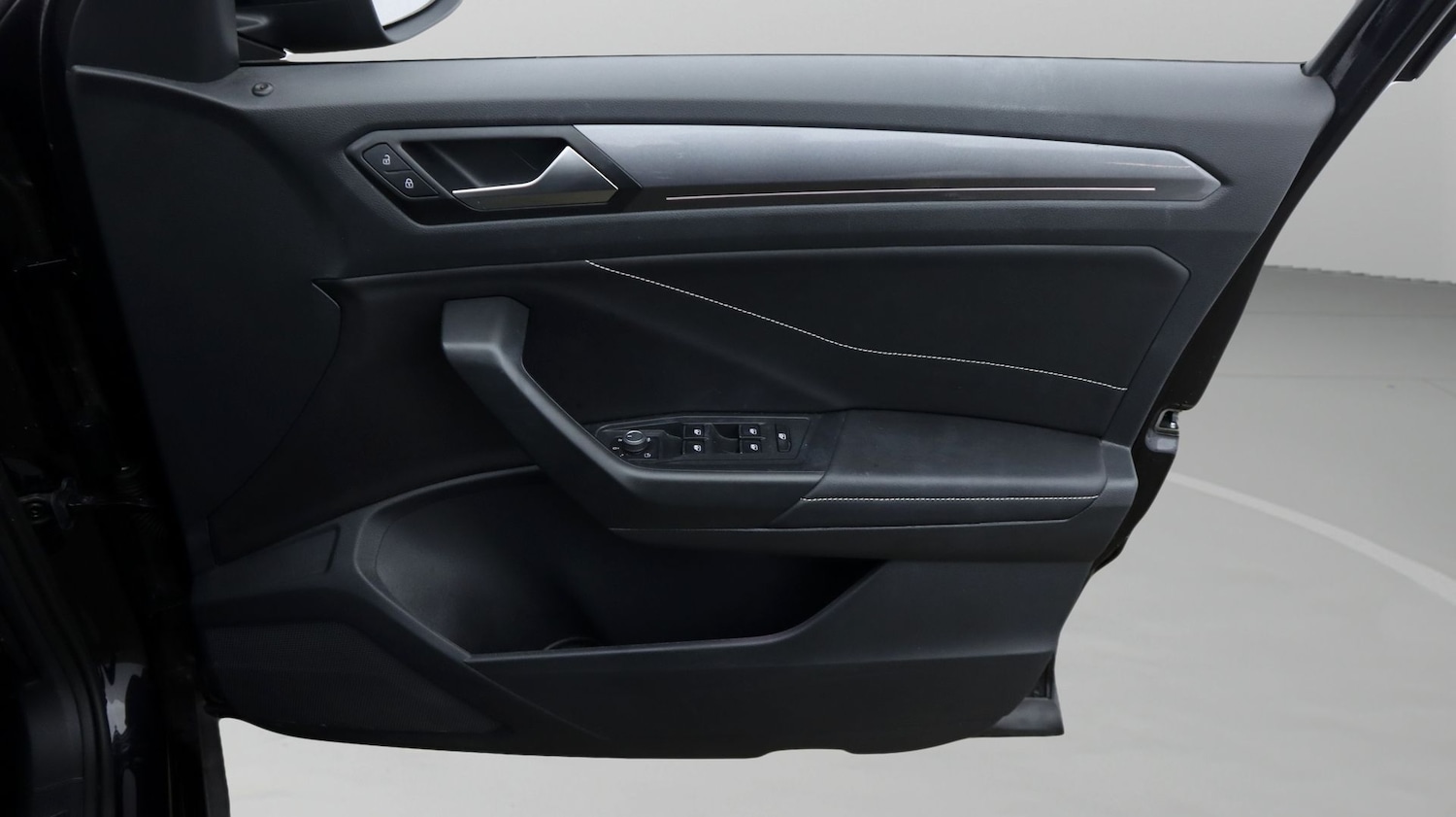 Used Volkswagen T-Roc 2023 for sale - 77643535: Photo 15