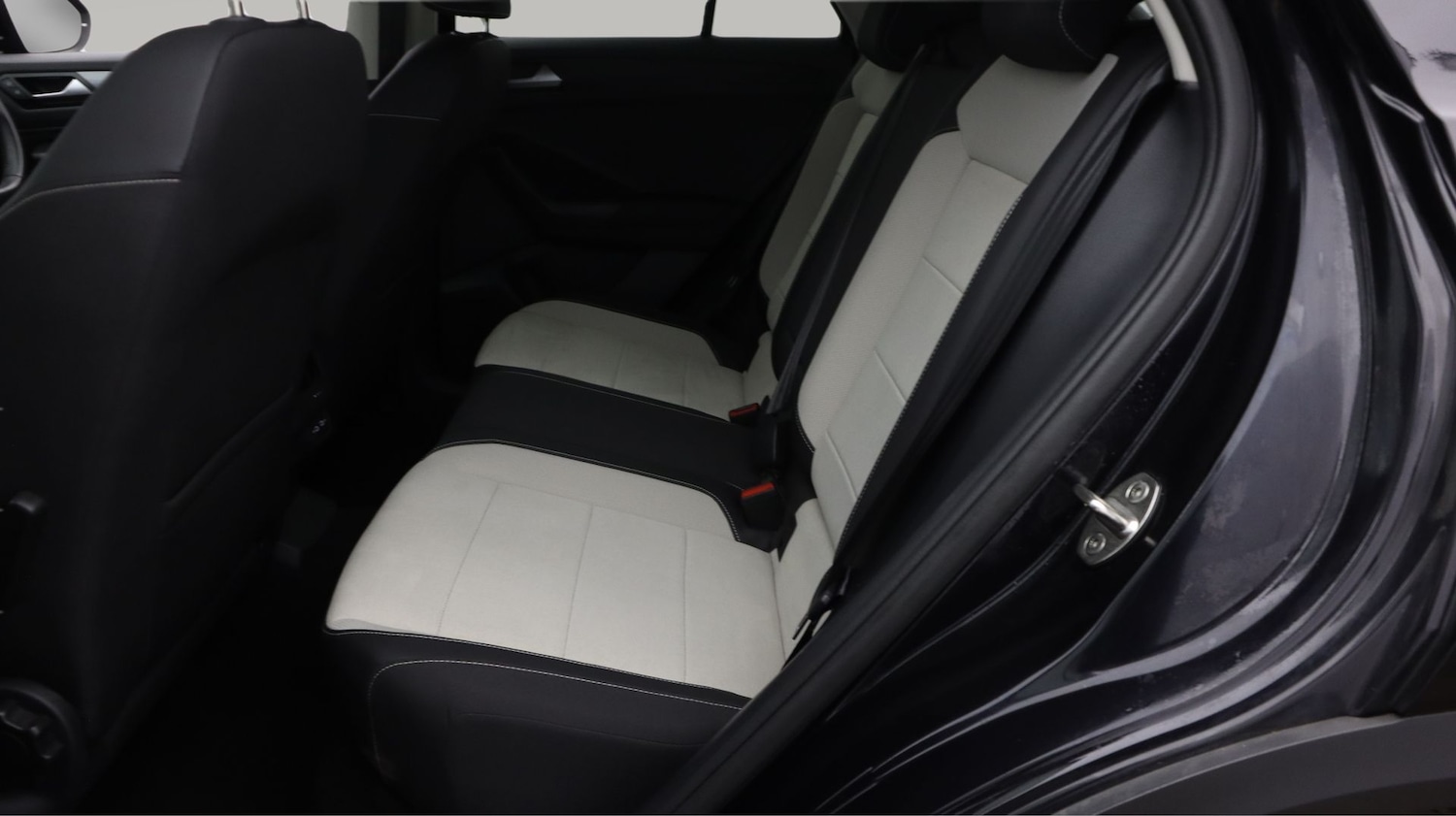 Used Volkswagen T-Roc 2023 for sale - 77643535: Photo 16