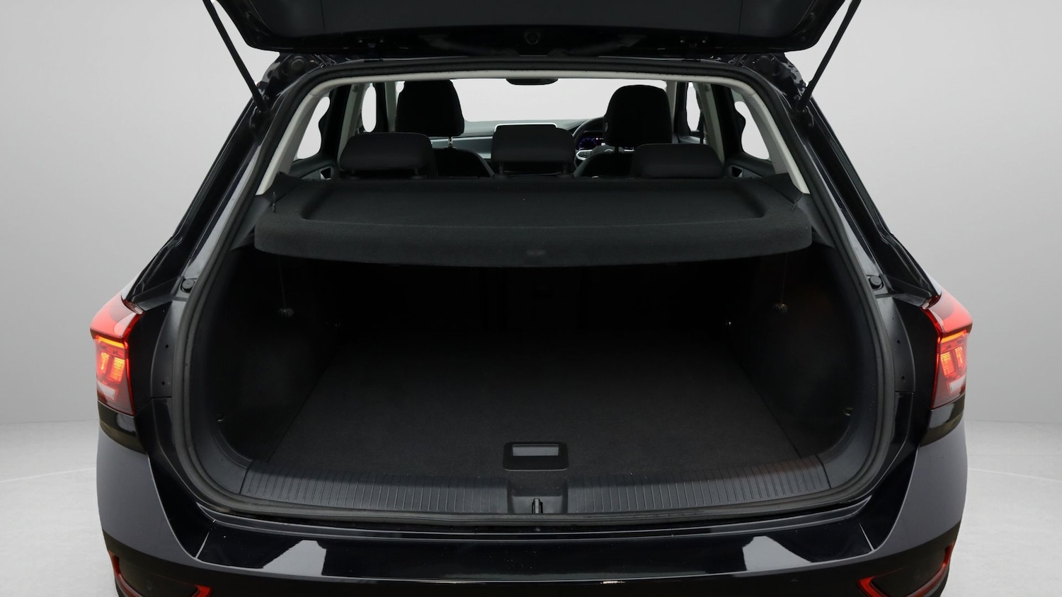 Used Volkswagen T-Roc 2023 for sale - 77643535: Photo 17