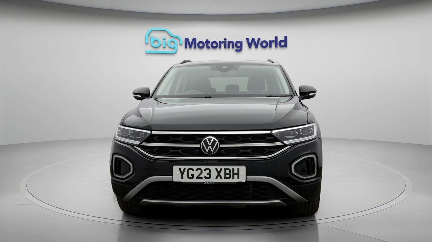 Used Volkswagen T-Roc 2023 for sale - 77643535: Photo 2