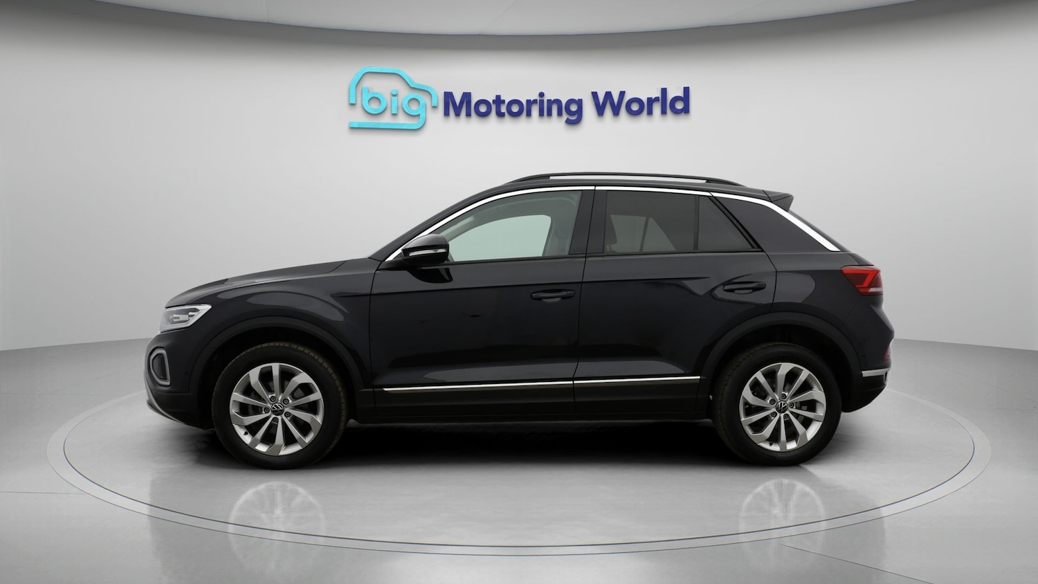 Used Volkswagen T-Roc 2023 for sale - 77643535: Photo 4