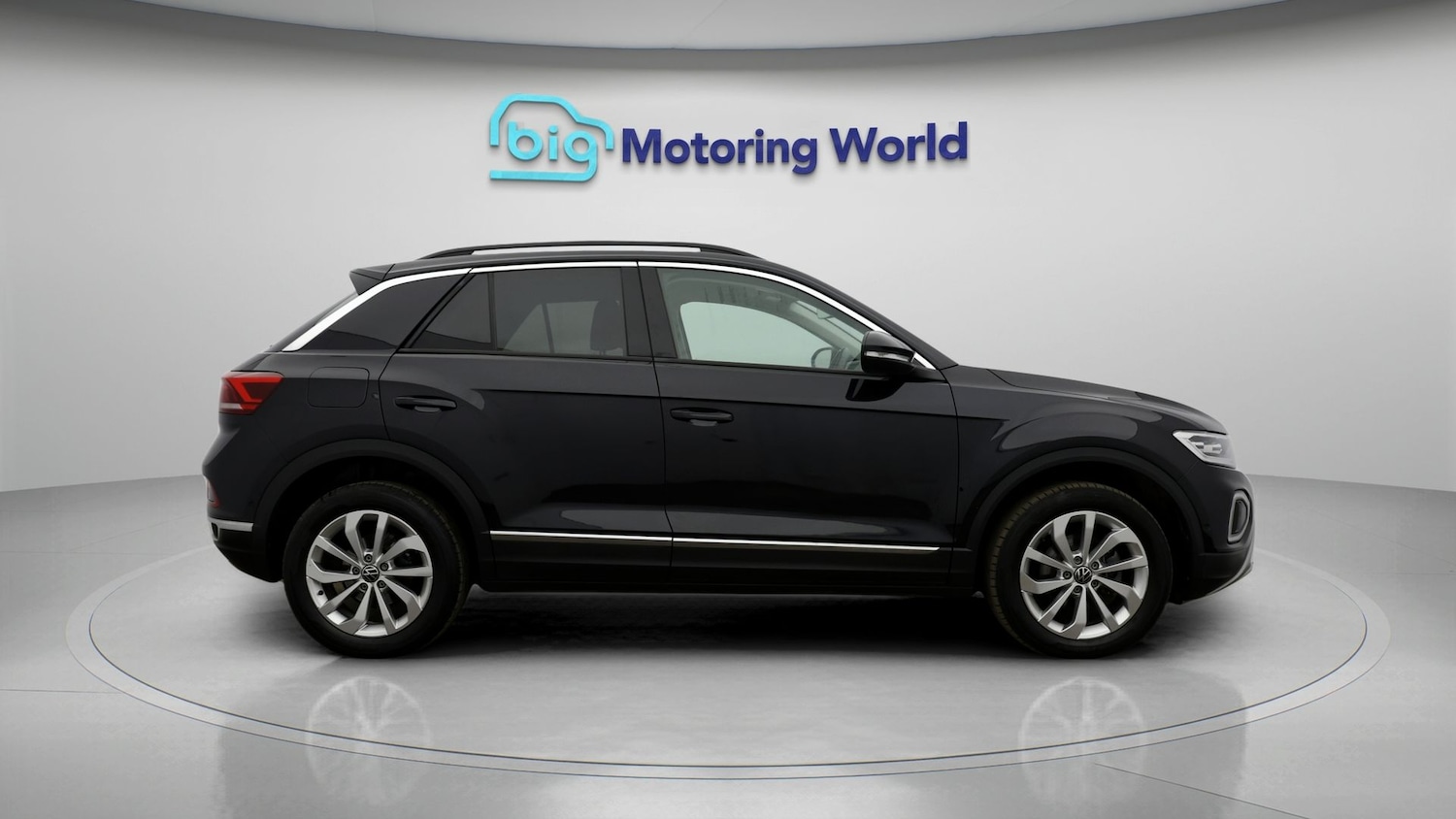 Used Volkswagen T-Roc 2023 for sale - 77643535: Photo 8