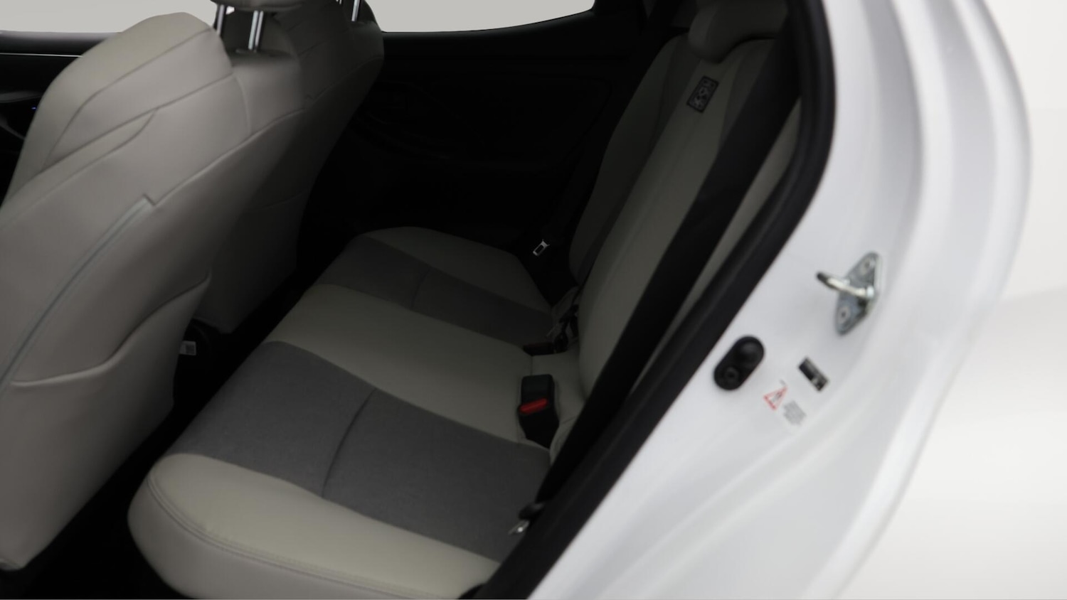 Used Toyota Yaris 2023 for sale - 76326014: Photo 17