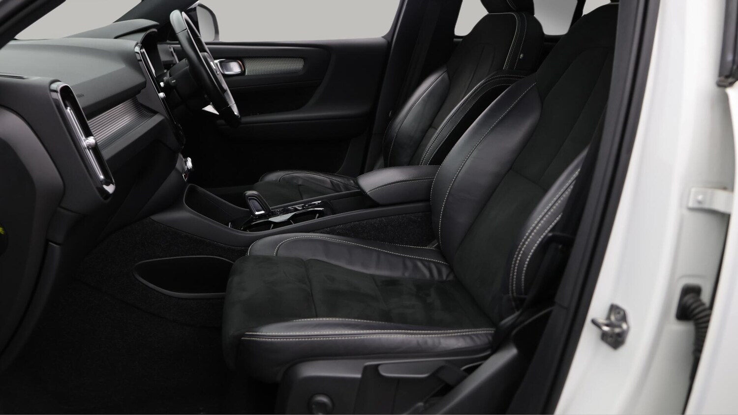 Used Volvo XC40 2021 for sale - 76457875: Photo 15