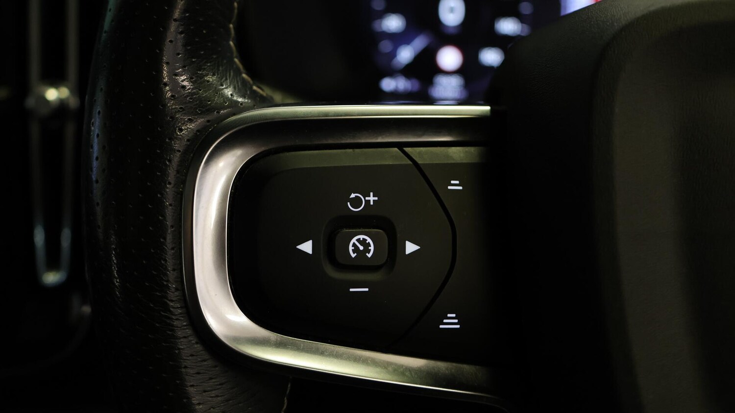 Used Volvo XC40 2021 for sale - 76457875: Photo 25