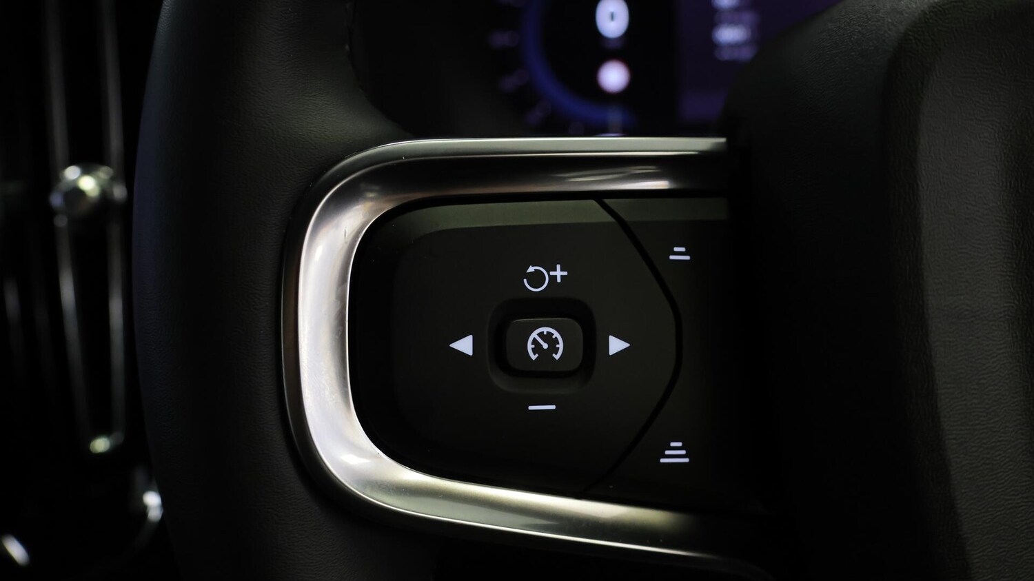 Used Volvo XC40 2023 for sale - 75940130: Photo 24