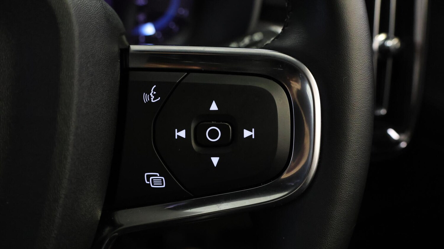 Used Volvo XC40 2023 for sale - 75940130: Photo 25