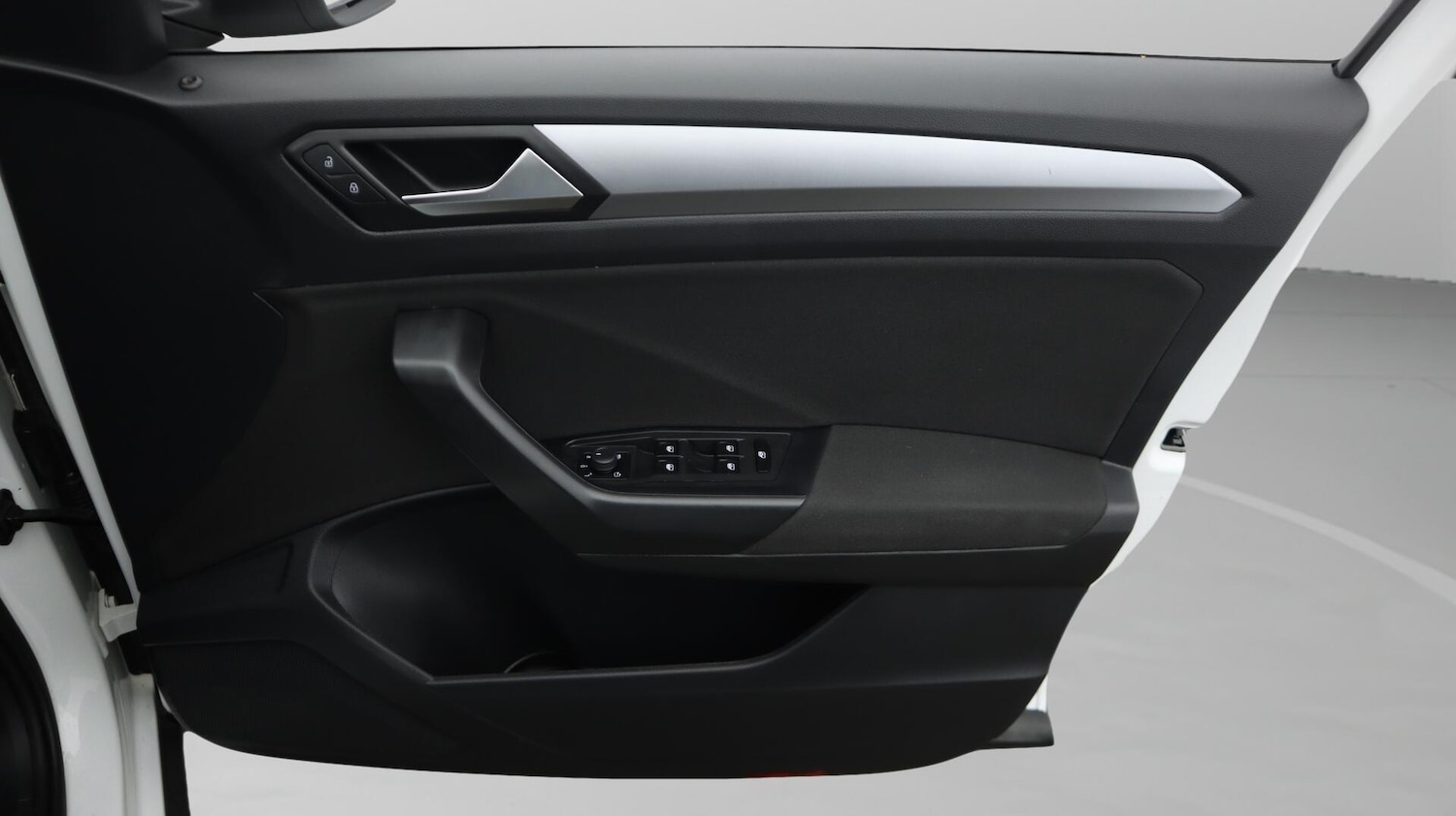 Used Volkswagen T-Roc 2023 for sale - 76742625: Photo 16