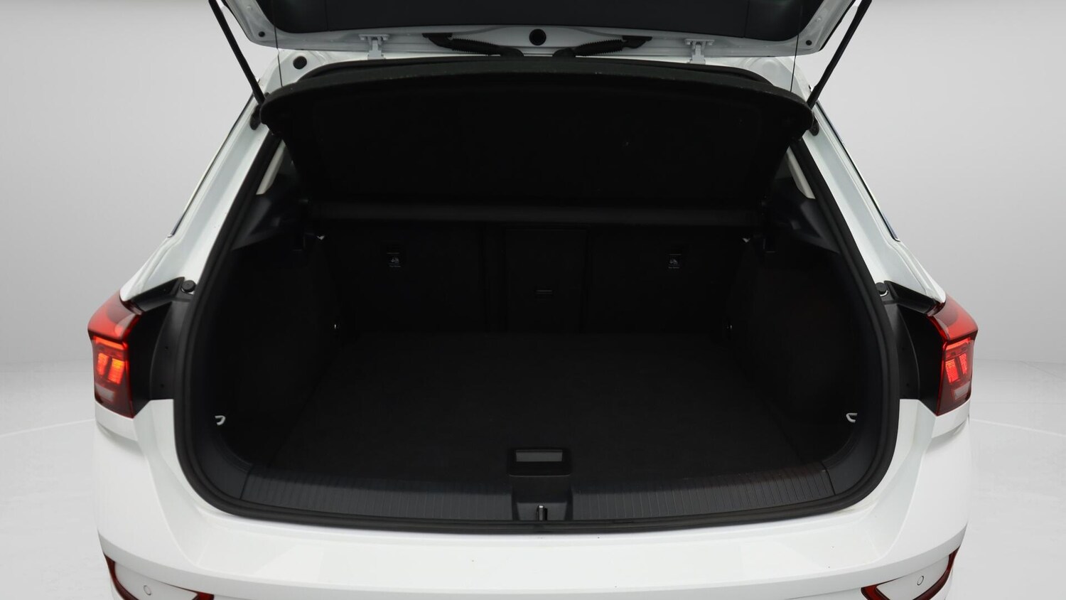 Used Volkswagen T-Roc 2023 for sale - 76742625: Photo 18