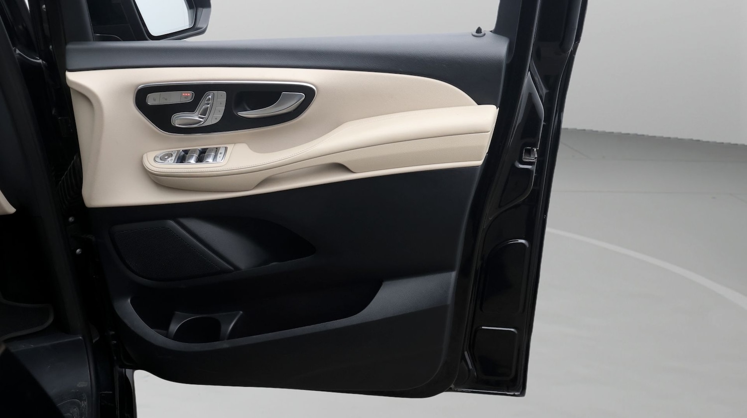 Used Mercedes-Benz V-Class 2022 for sale - 77460491: Photo 15