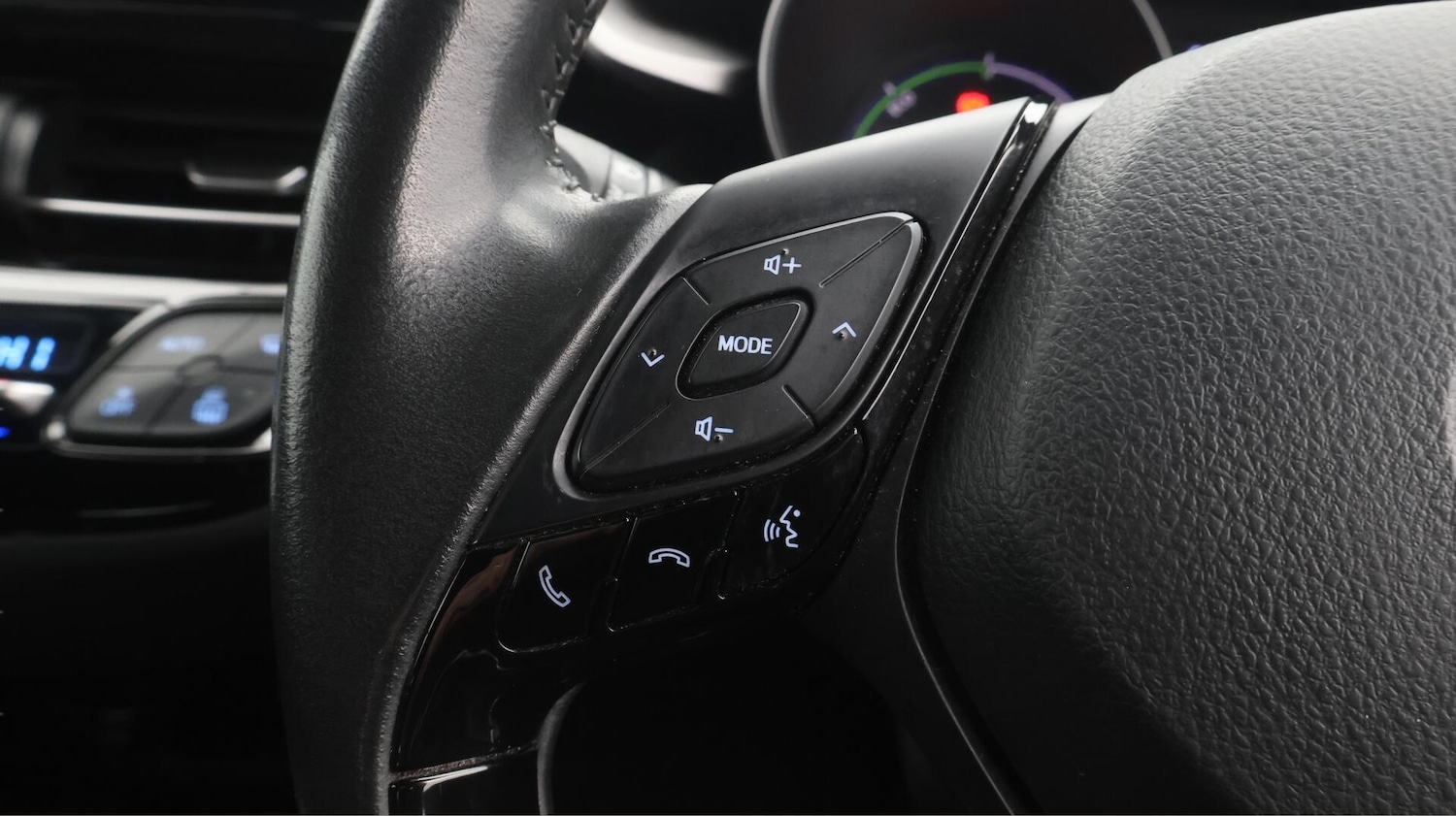 Used Toyota C-HR for sale - 76727244: Photo 25