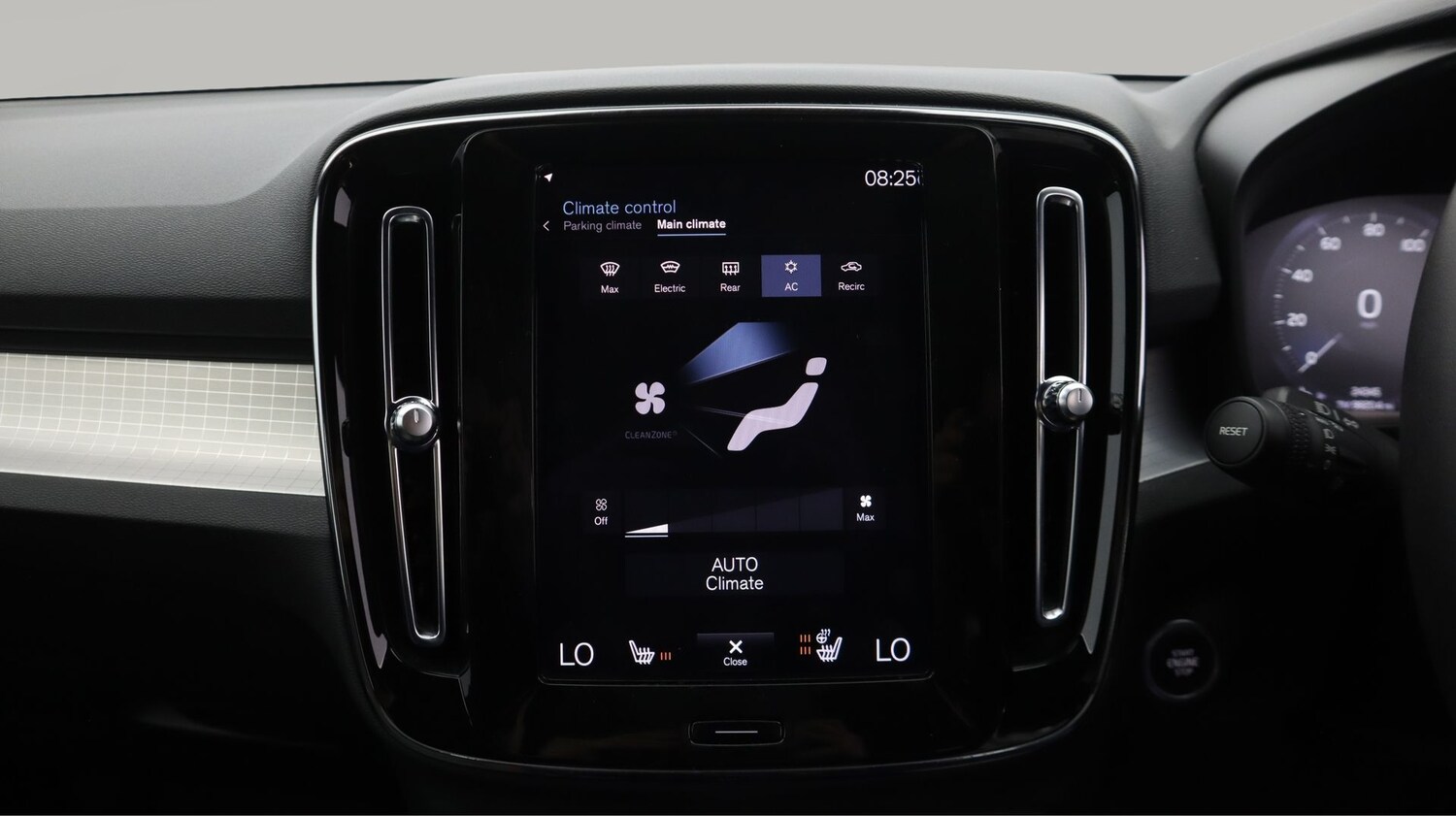 Used Volvo XC40 2023 for sale - 78178229: Photo 12