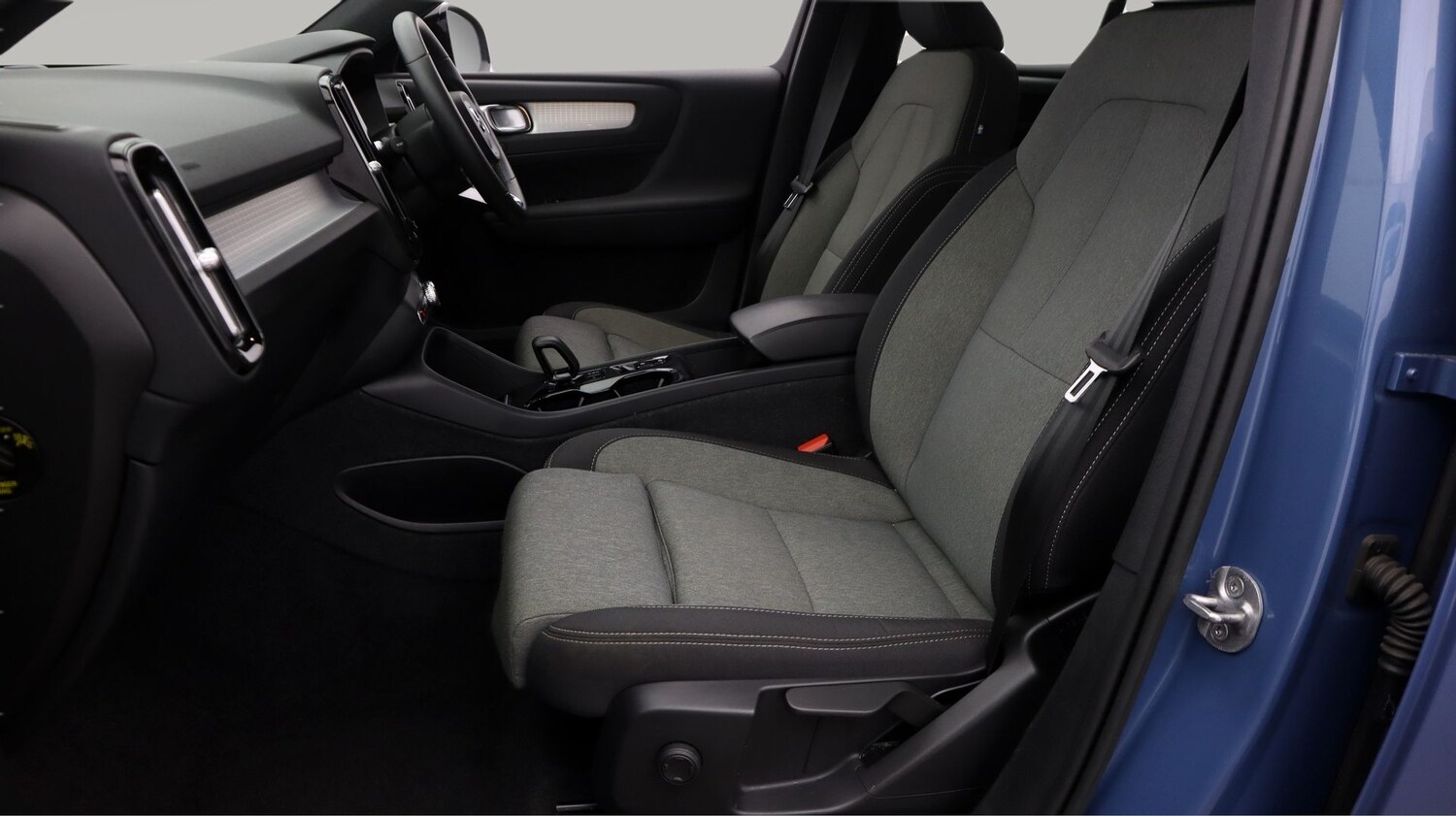 Used Volvo XC40 2023 for sale - 78178229: Photo 14