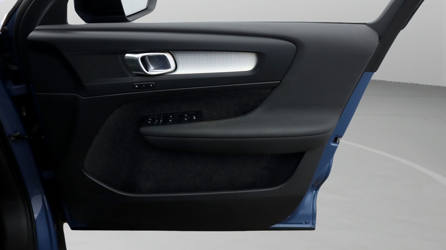 Used Volvo XC40 2023 for sale - 78178229: Photo 15