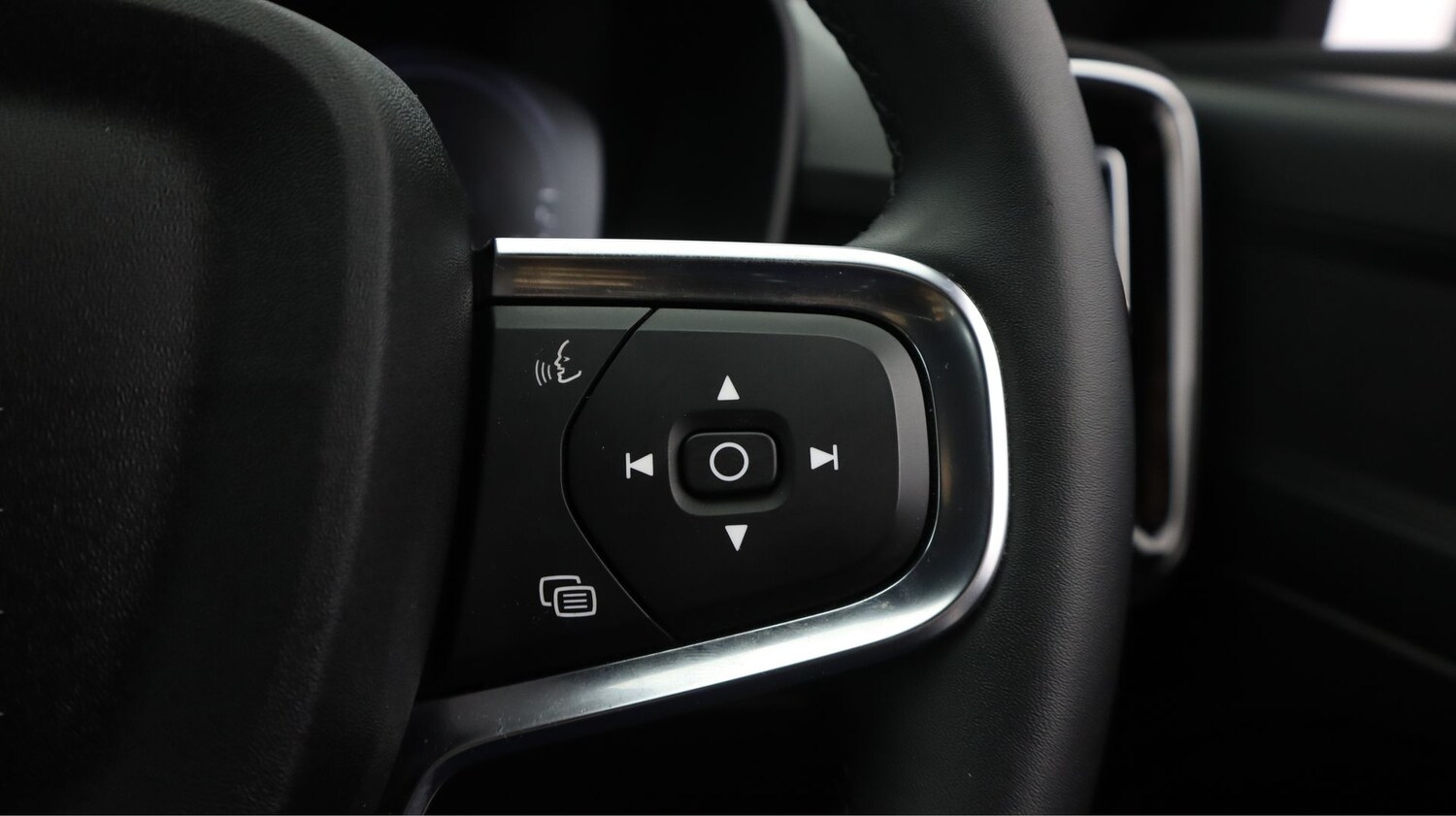 Used Volvo XC40 2023 for sale - 78178229: Photo 23