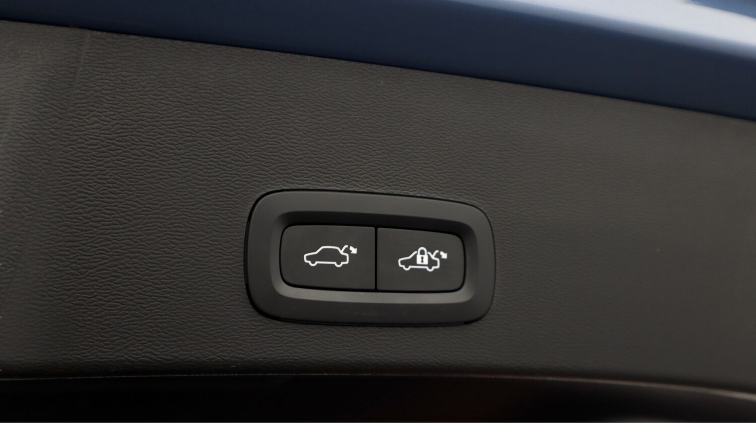 Used Volvo XC40 2023 for sale - 78178229: Photo 24