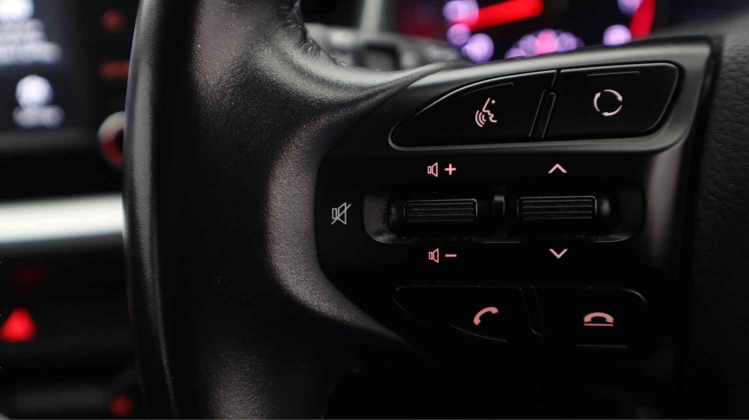 Used Kia Stonic 2018 for sale - 76562169: Photo 23