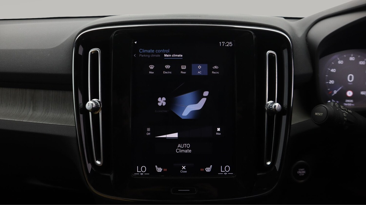 Used Volvo XC40 2021 for sale - 77845242: Photo 12