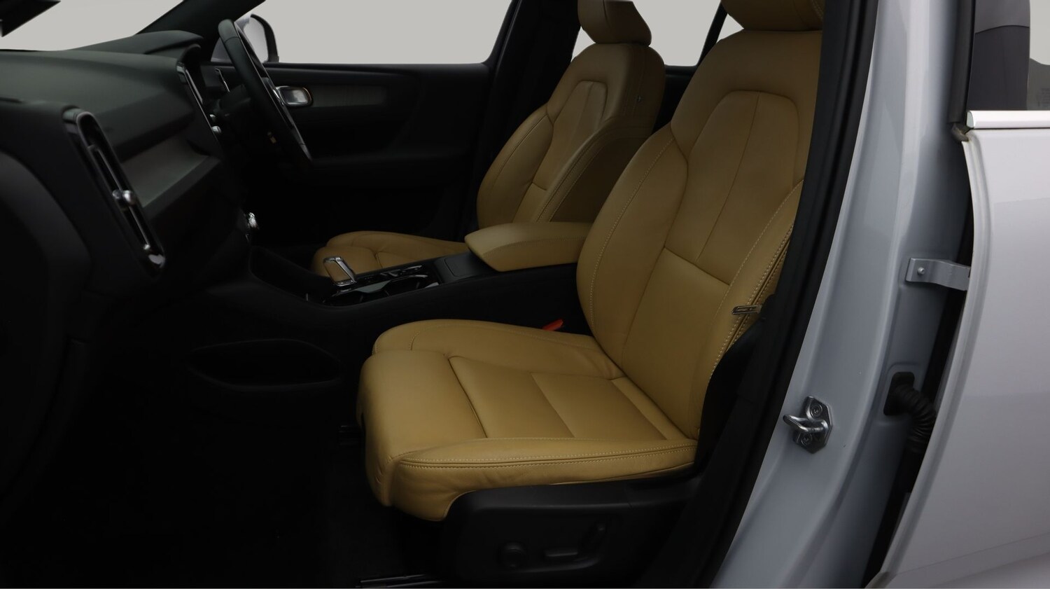 Used Volvo XC40 2021 for sale - 77845242: Photo 14