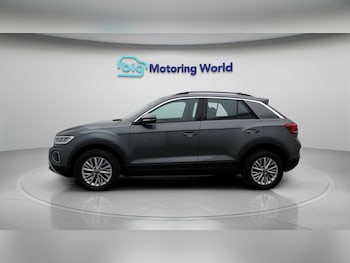 Used Volkswagen T-Roc 2023 for sale - 77077193: Photo