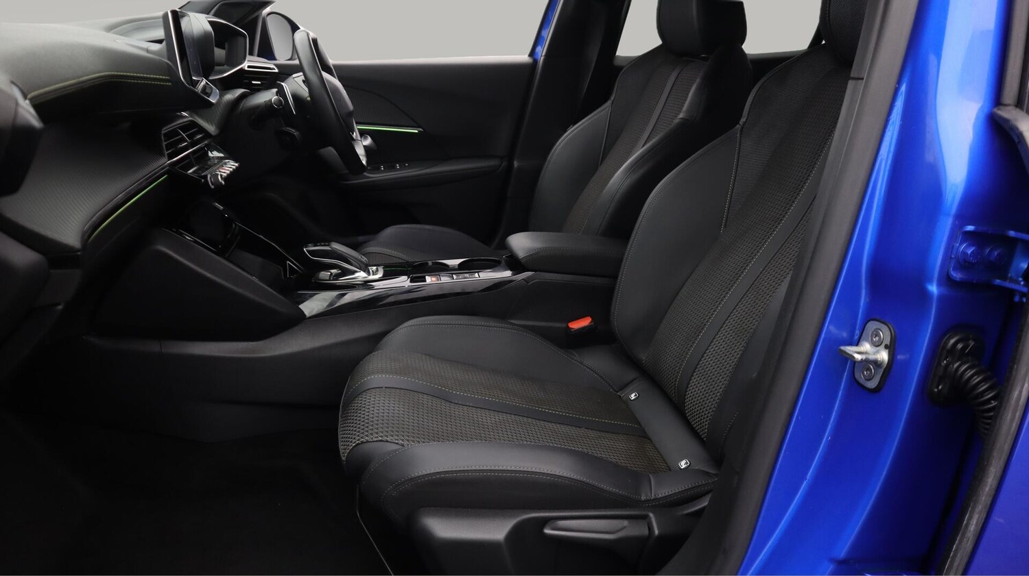 Used Peugeot 2008 2021 for sale - 76735341: Photo 15