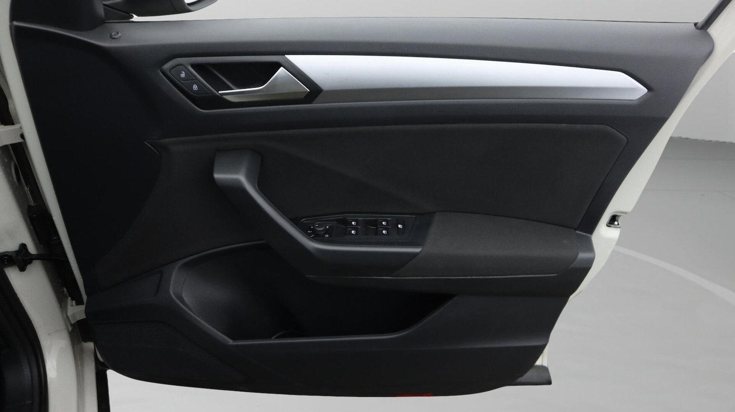 Used Volkswagen T-Roc 2023 for sale - 76743372: Photo 16