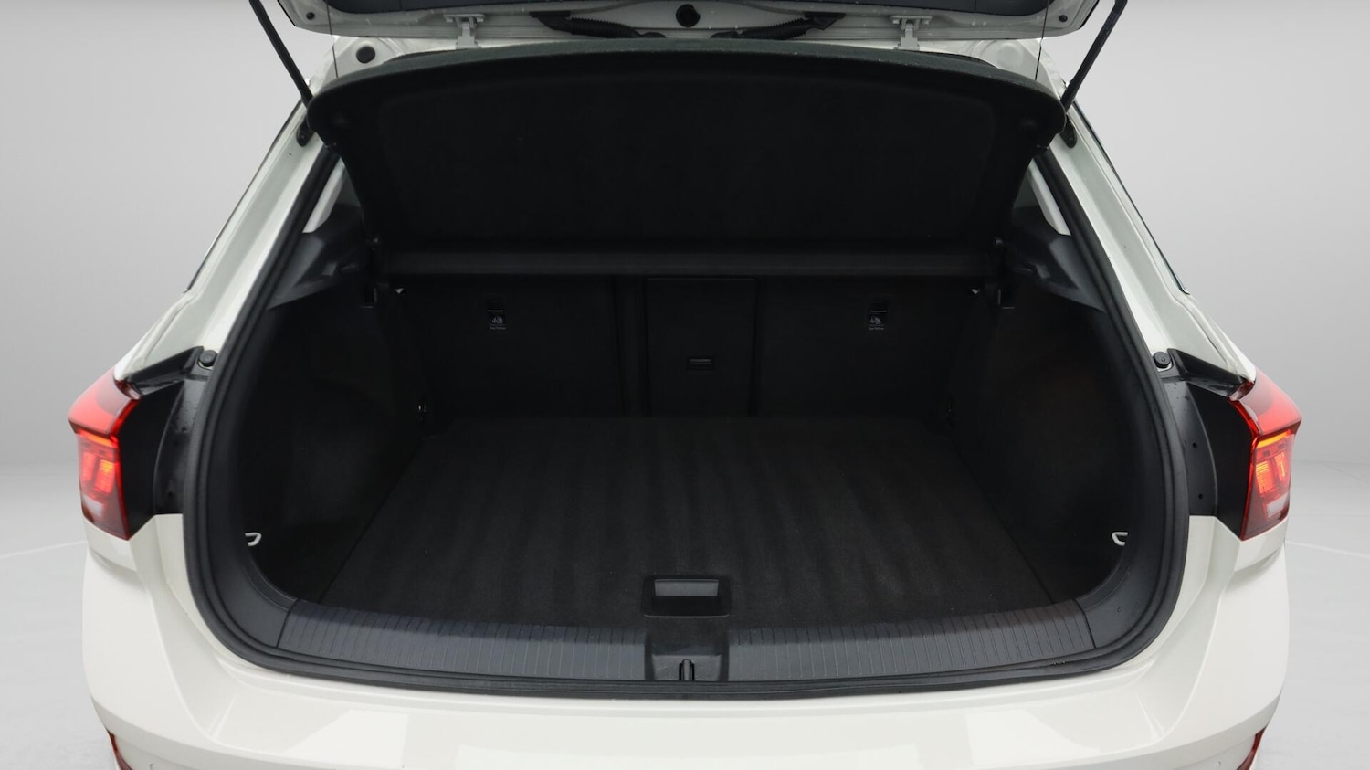 Used Volkswagen T-Roc 2023 for sale - 76743372: Photo 18