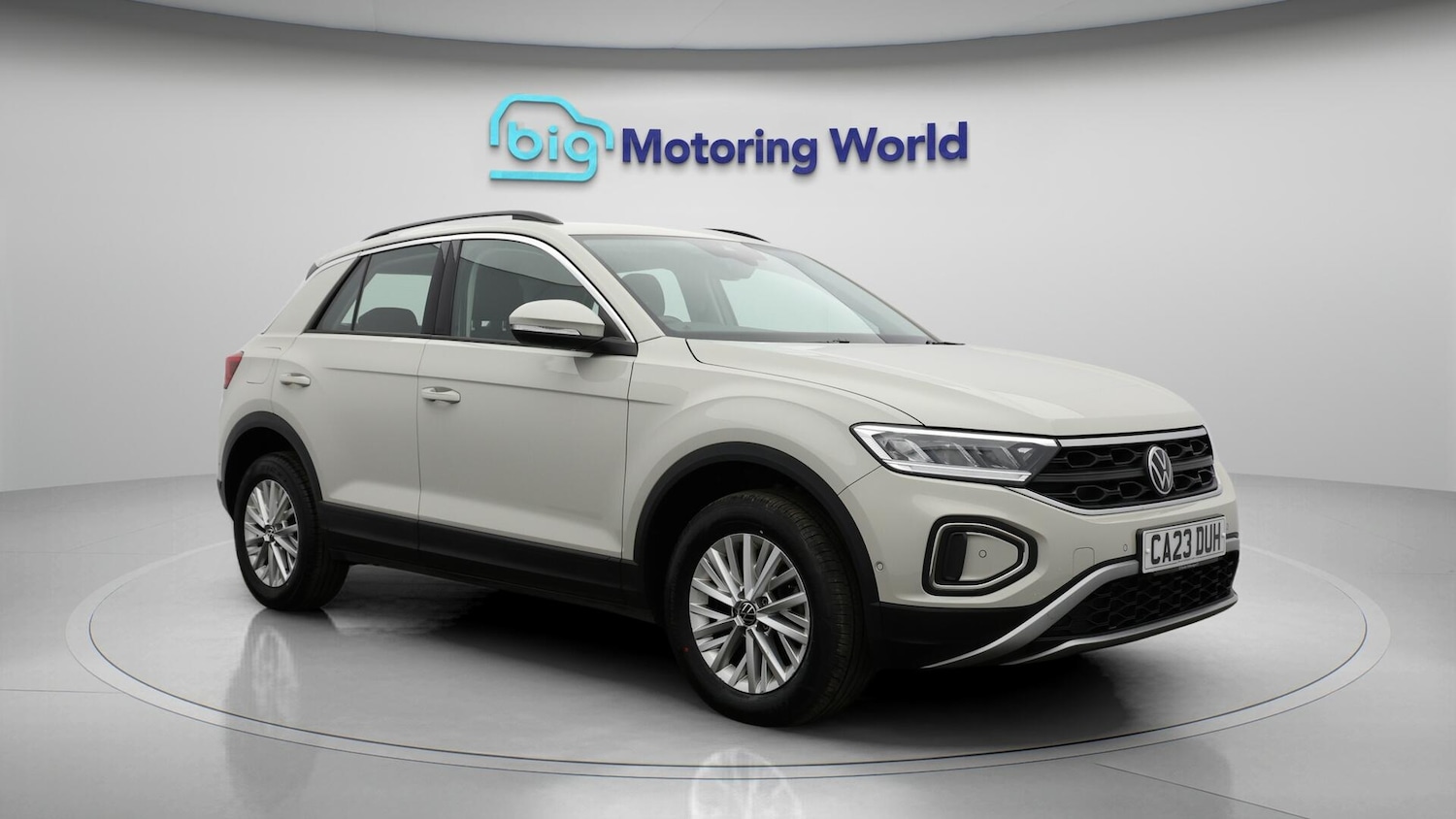 Used Volkswagen T-Roc 2023 for sale - 76743372: Photo 2