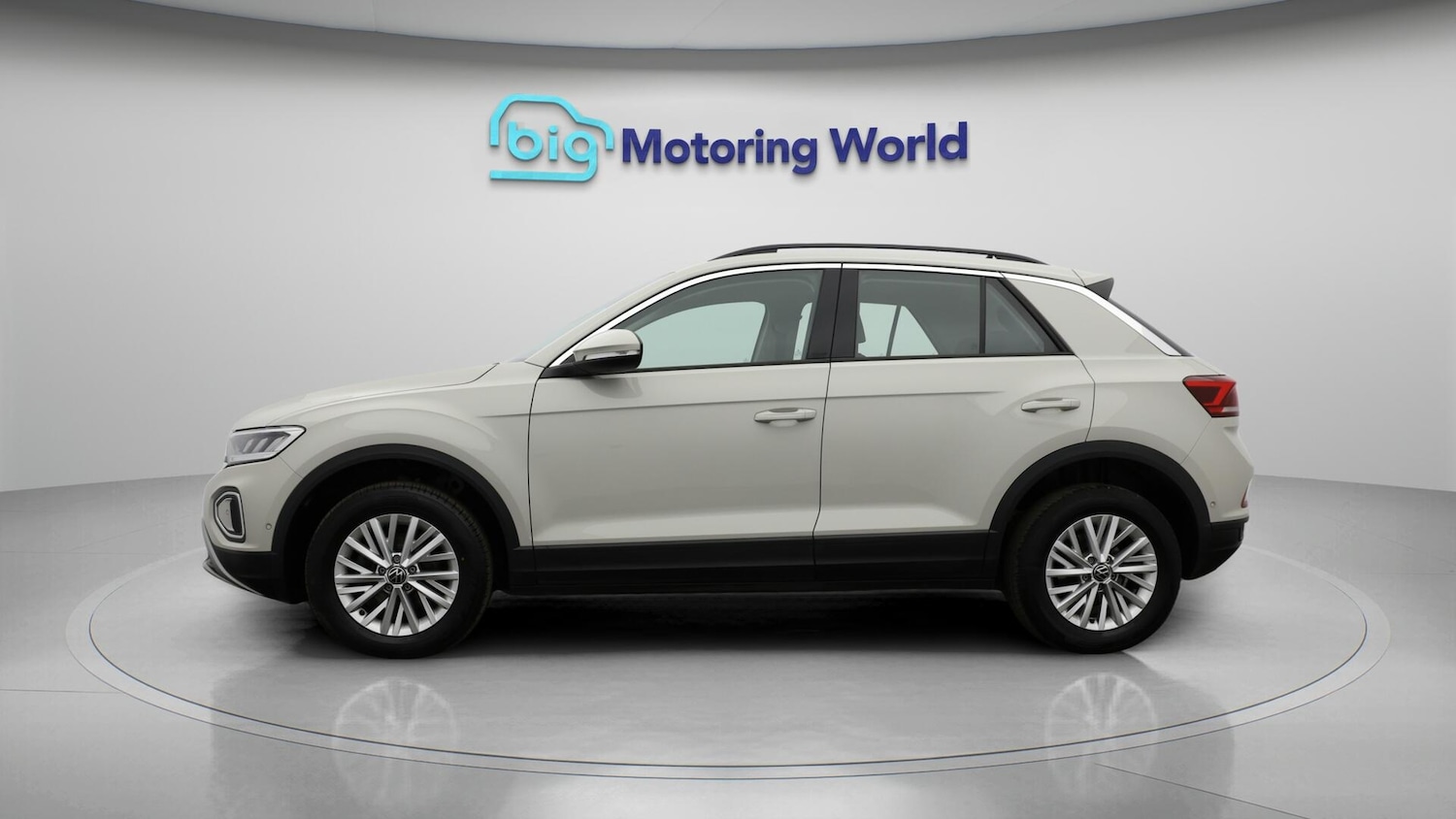 Used Volkswagen T-Roc 2023 for sale - 76743372: Photo 5