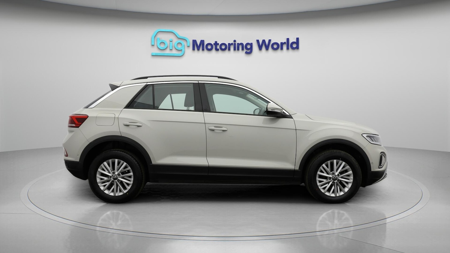 Used Volkswagen T-Roc 2023 for sale - 76743372: Photo 9