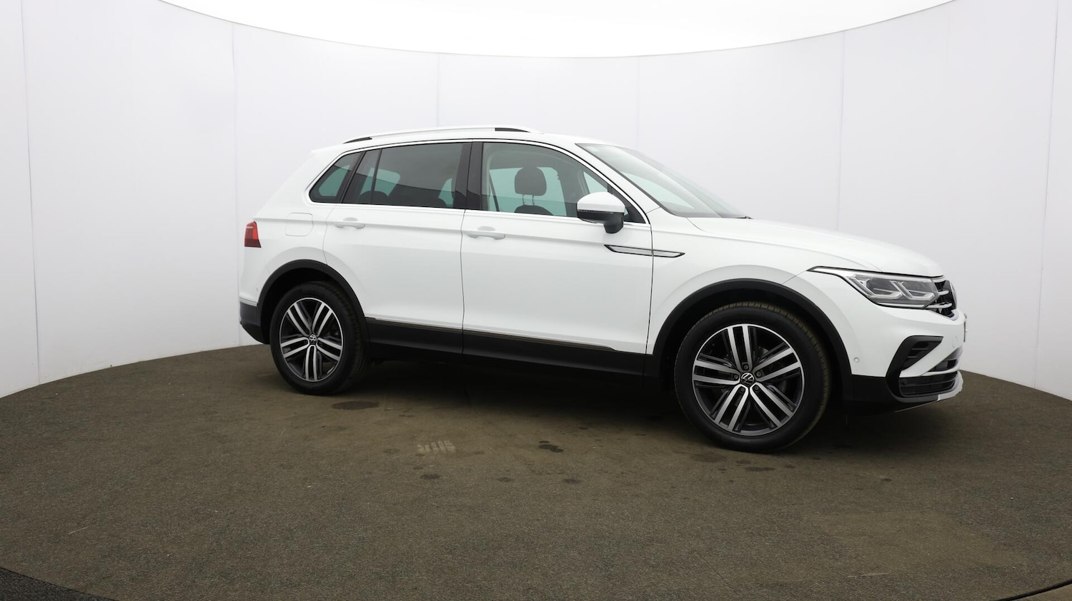 Used Volkswagen Tiguan 2021 for sale - 76138405: Photo 51
