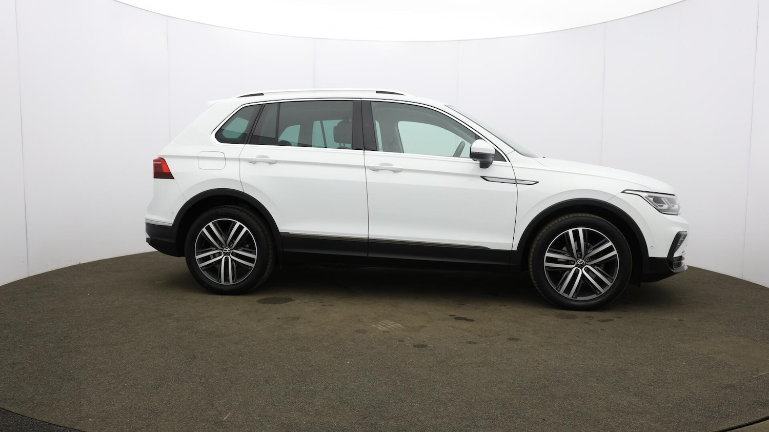 Used Volkswagen Tiguan 2021 for sale - 76138405: Photo 53