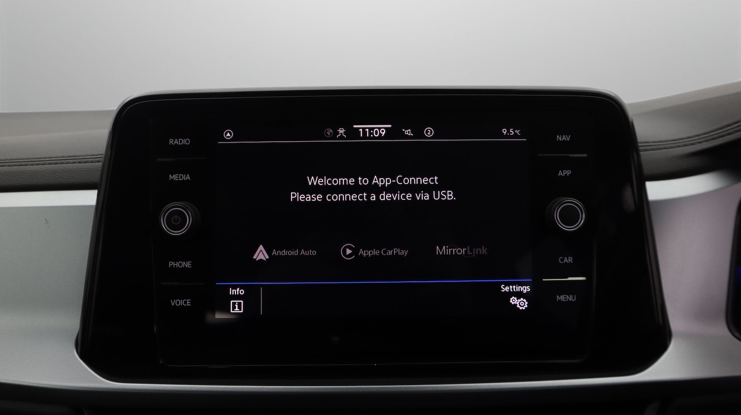 Used Volkswagen T-Roc 2023 for sale - 77342789: Photo 12