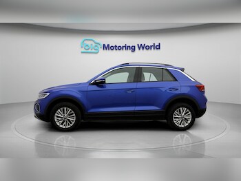 Used Volkswagen T-Roc 2023 for sale - 77342789: Photo