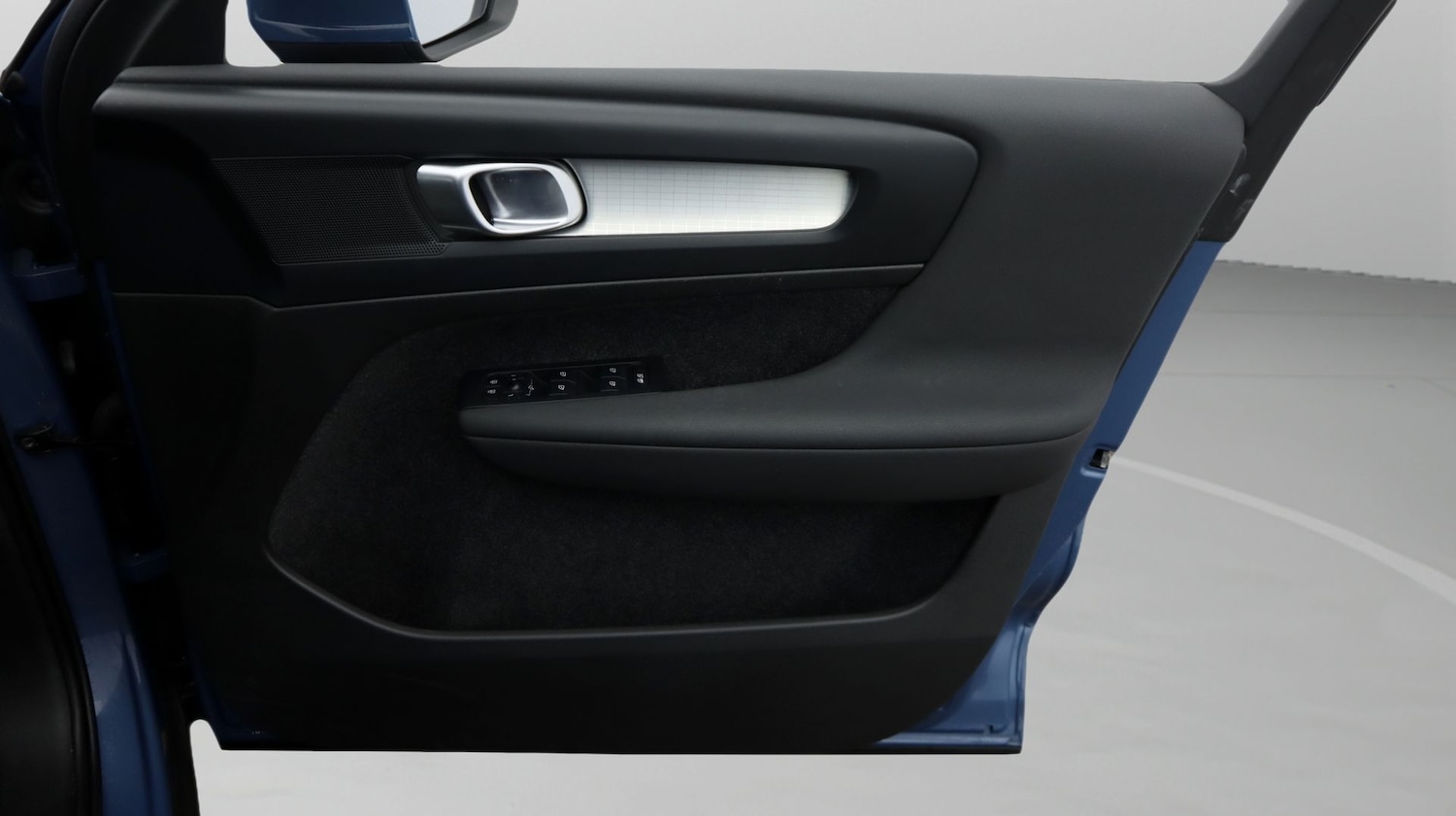 Used Volvo XC40 2023 for sale - 77649784: Photo 15