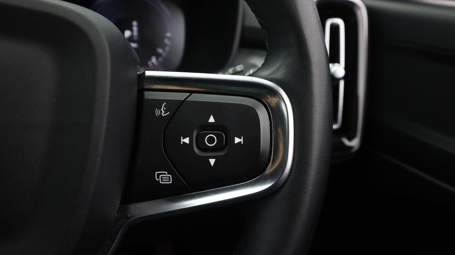 Used Volvo XC40 2023 for sale - 77649784: Photo 25